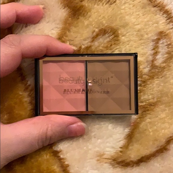 Makeup - Picture 3 of 4